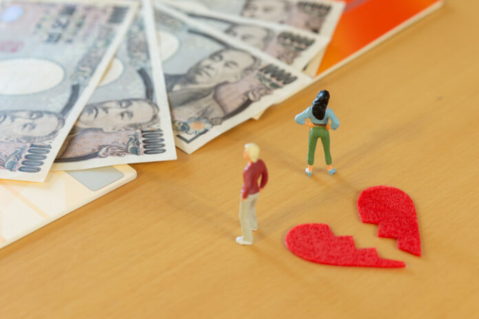 Money image of divorced or breaking-up couple