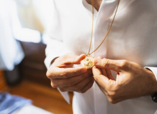 Man wearing a gold necklace