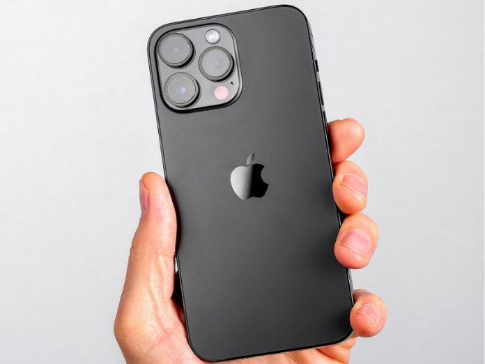 Hand holding iphone 14 pro max