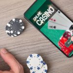 Playing online casino games with hand entering application of smartphone