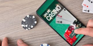 Playing online casino games with hand entering application of smartphone